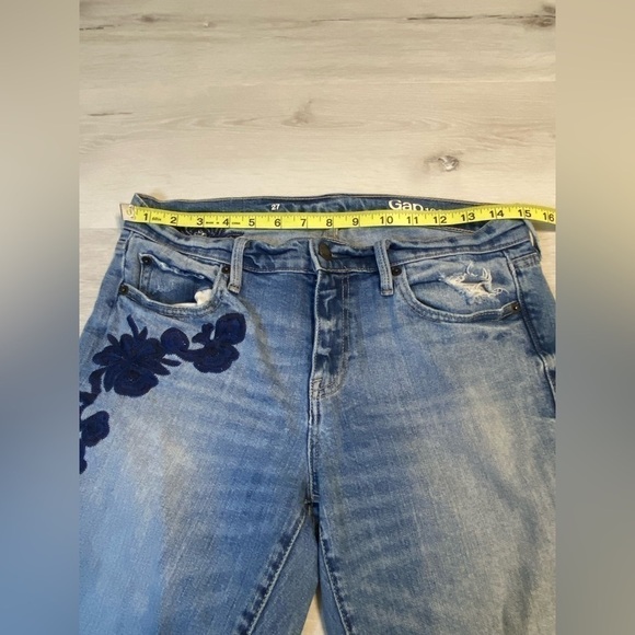 GAP Embroidered Girlfriend Jeans, Floral Embroidery Distressed, size 27 - Picture 2 of 12